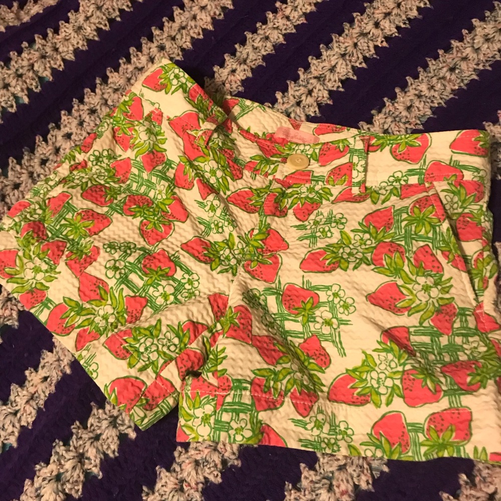 Creme Fraiche 2 Lilly Pulitzer Shorts Strawberries